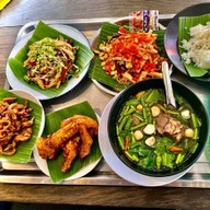 ออกัสกาแฟสด & ชงนม ข้าวโพดคลุกเนย ลูกชิ้นปิ้ง