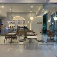 Balance croissant & coffee