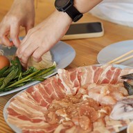 ครอบครัวหมูกระทะ กุ้งแม่น้ำเผา บรรทัดทอง สาขาบรรทัดทอง