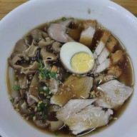 เมนูของร้าน ก๋วยจั๊บปองพล ซ.โรงพยาบาลสินแพทย์รามอินทรา