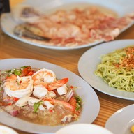 ครอบครัวหมูกระทะ กุ้งแม่น้ำเผา บรรทัดทอง สาขาบรรทัดทอง