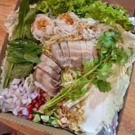 ปังตอสตอรี่ อาหารตามสั่งยำข้าวเหนียวมะม่วงสาขาตลาดหัวถนนเทพารักษ์