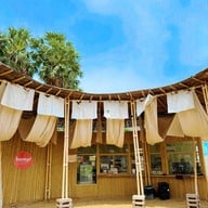 Bamp : Beach camp & Cafe