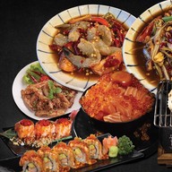 คักเนาะ อีสานกายะ x Crazy Sushi หมู่บ้านสัมมากร