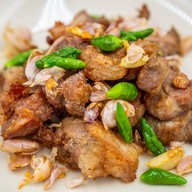 หมูทอดซอสโตนด ใจบุญ เกียกกาย