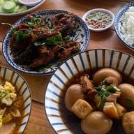 ครัววังทอง ข้าวแกง ตามสั่ง อาหารจานด่วน บางแก้ว