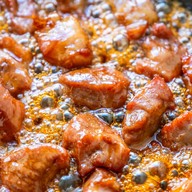 หมูทอดซอสโตนด ใจบุญ เกียกกาย