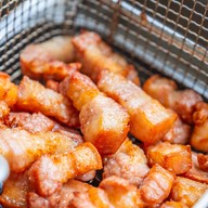 หมูทอดซอสโตนด ใจบุญ เกียกกาย