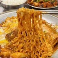 Hasul จามจุรีสแควร์