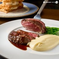 Scarlett Wine Bar & Restaurant โรงแรมพูลแมน จี สีลม