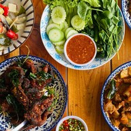 ครัววังทอง ข้าวแกง ตามสั่ง อาหารจานด่วน บางแก้ว