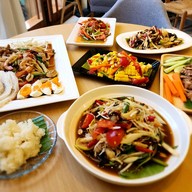 Summer Spot คาเฟ่และอาหาร ปลวกแดง