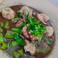 เมนูของร้าน ก๋วยเตี๋ยวเรือผู้ใหญ่เล
