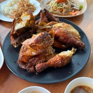 เมนูของร้าน บังแมวไก่หมุน
