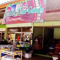 ผัดไทยร้านหมอนเจ๊อร ตรงข้ามบ้านศิลปินหกัวหิน