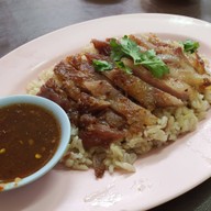 ป้าเล็กข้าวมันไก่ ท่าดินแดง