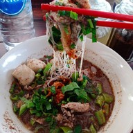 ก๋วยเตี๋ยวเรือผู้ใหญ่เล