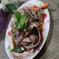 เมนูของร้าน ร้านลาบยโส หน้าตลาดฐานเพรช