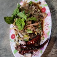 เมนูของร้าน ร้านลาบยโส หน้าตลาดฐานเพรช