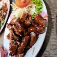 เมนูของร้าน ร้านลาบยโส หน้าตลาดฐานเพรช