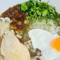 ก๋วยจั๊บญวนแซ่บเวอร์ หมูยออุบล