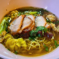 ซานตง (เยาวราช) บะหมี่เกี๊ยว ข้าวหมูแดง หมูกรอบ สาขา 4