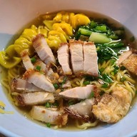 ซานตง (เยาวราช) บะหมี่เกี๊ยว ข้าวหมูแดง หมูกรอบ สาขา 4