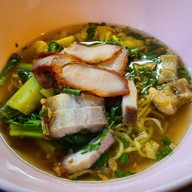 ซานตง (เยาวราช) บะหมี่เกี๊ยว ข้าวหมูแดง หมูกรอบ สาขา 4