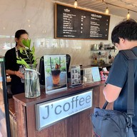 J'coffee เลียบด่วนเอกมัย-รามอินทรา (ก่อนถึงซ.นวลจันทร์)