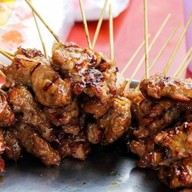 ร้านหมูปิ้งเตาถ่านสูตรโบราณ สุมิตรา สายไหม