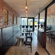 J'coffee เลียบด่วนเอกมัย-รามอินทรา (ก่อนถึงซ.นวลจันทร์)