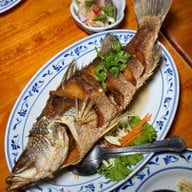 บ้านริมน้ำ