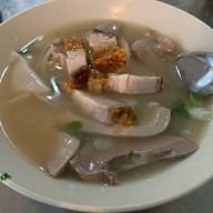 ก๋วยจั๊บนายเล็ก (อ้วน) เจ้าเก่าเยาวราช สวนผัก