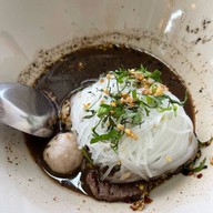 เมนูของร้าน ก๋วยเตี๋ยวเรือ ป. ประทีป xเฮียเล็กปักหมุก ปั้ม Essp โคกช้าง