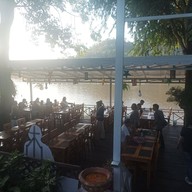 บรรยากาศ Mekong Sunset View Restaurant