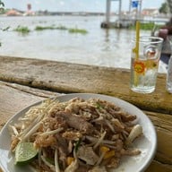 ร้านอาหารริมน้ำเรือนทหารเรือ