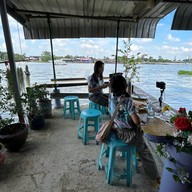 ร้านอาหารริมน้ำเรือนทหารเรือ