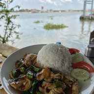 ร้านอาหารริมน้ำเรือนทหารเรือ