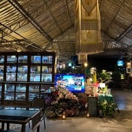 บ้านชายน้ำ