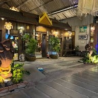 บ้านชายน้ำ