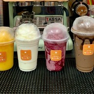 MIX & JUICE'S SMOOTHIE PREMIUM ( น้ำปั่นที่ิอร่อยที่สุดในลำปาง !! ) SMOOTHIE PREMIUM