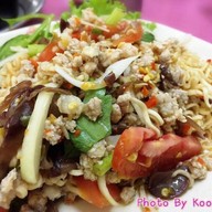 กวง ราดหน้ายอดผัก