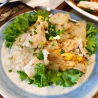 เมนูของร้าน ราดหน้าเส้นกรอบโรงแรมอลิซาเบธ