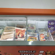 เมนูของร้าน Wesell Korea Mart Nakhon Pathom วีเซล โคเรีย มาร์ท สาขานครปฐม