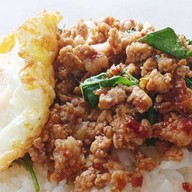 กะเพรายามดึก และเขียวหวานไก่(home kitchen)