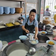 ร้านข้าวซอยพอใจ