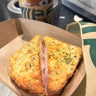 Starbucks MRT พหลโยธิน (ทางออก 2/3/4)