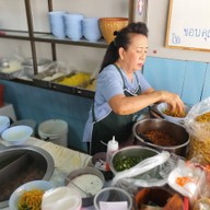 ร้านข้าวซอยพอใจ