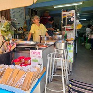 ร้านเจ้อี๊ดริมน้ำ