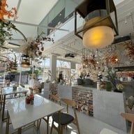 Blanc Café & Eatery